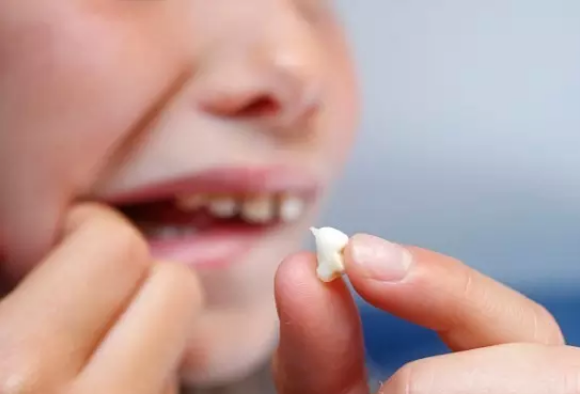 父母平时该如何保护孩子的牙齿