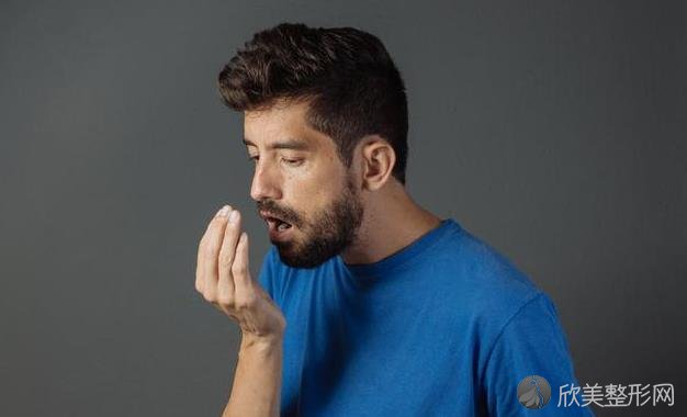 嘴巴有异味怎么办？医生：4个方法除口臭，让口臭消失去无踪！