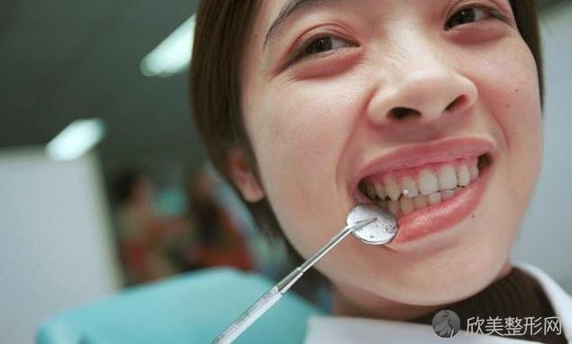别轻易小看牙龈出血，它很可能是这6种大病的前兆！