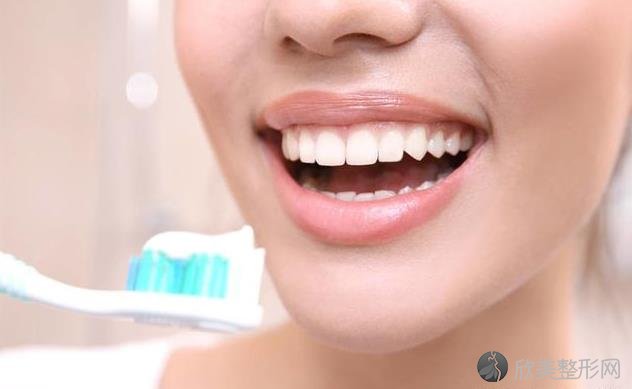 牙龈出血怎么办？注意3件事，保护牙龈，少点口腔疾病！