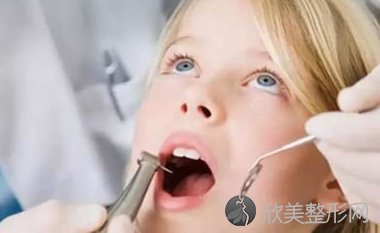 有哪些因素会导致牙齿排列拥挤？