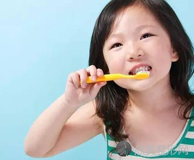 有哪些方法可以帮宝宝拥有健康的好牙齿？