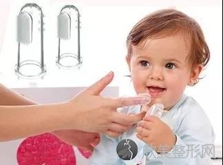 宝宝多大需要开始刷牙？附各个阶段的宝宝刷牙方法
