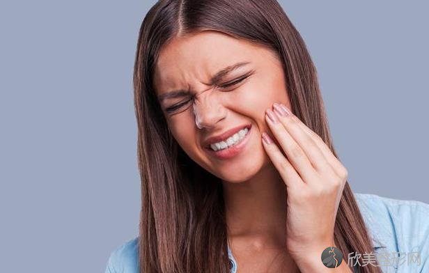 牙齿敏感到喝热水都疼？这4招学起来，让你告别牙痛！
