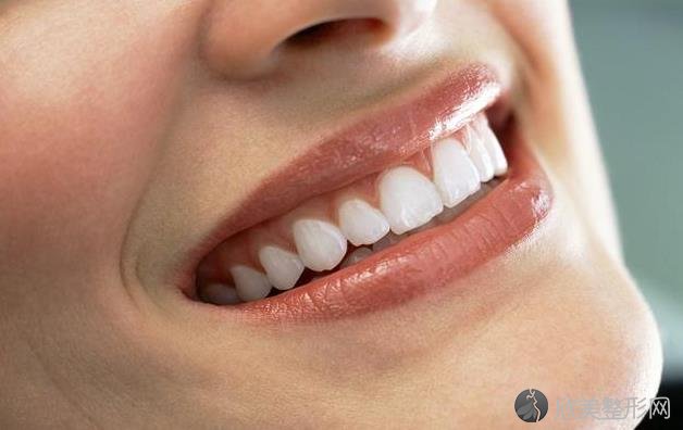 洗牙真的会损害牙齿吗？洗牙有好处，正规操作不会伤害牙齿！