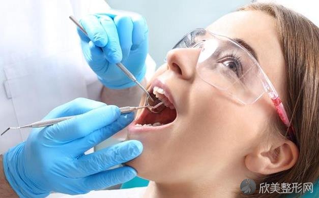 洗牙真的会损害牙齿吗？洗牙有好处，正规操作不会伤害牙齿！