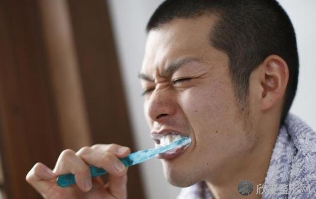 你还在为你的牙黄而苦恼吗？全面解析牙黄原因及解决方法！