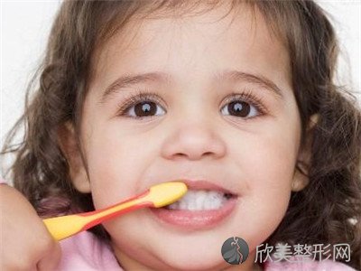 儿童门牙畸形图片，儿童门牙畸形多大矫正合适？