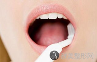 美白牙齿的6种天然疗法！