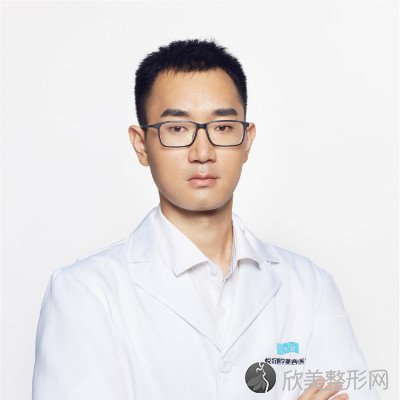 四川悦好医学美容医院胡纯兵做大腿吸脂怎么样？附医生简介|大腿吸脂案例及