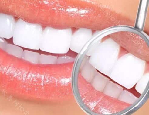 牙龈发白像被水泡了一样什么原因呢？怎么办才能缓解呢？