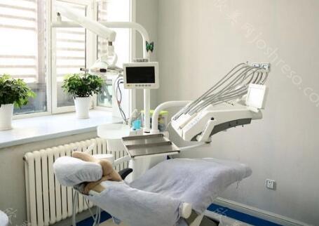 银川艾齿口腔医院种植牙价格表较新？做种植牙选好医院才有好效果！