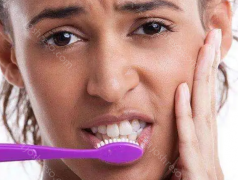 牙龈痒痛用牙签戳特别舒服,这种现象的原因是什么？