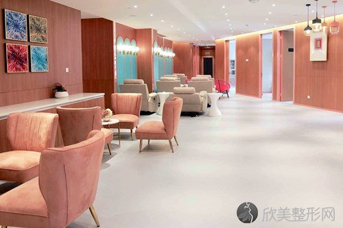 成都华颜医疗美容门诊部2024最新价格表公布，附医师团队介绍!