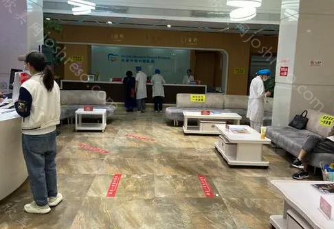 北京中诺口腔医院价格表?含种牙,正畸,牙冠等多种项目