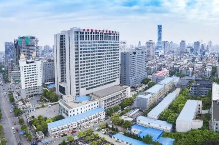 徐州医科大学附属医院脂肪填充脸部手术费用明细一览，术后90天案例解析及口
