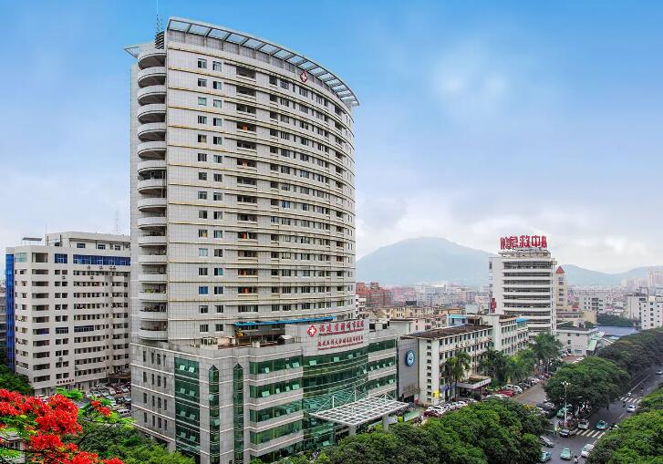 漳州冠成口腔门诊部服务价格一览：口腔治疗费用多少，是否价格合理？