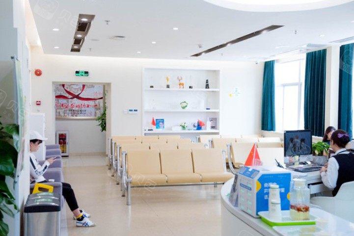 深圳美莱口腔门诊部服务价格一览：牙齿矫正、种植牙等费用多少？是否价格合