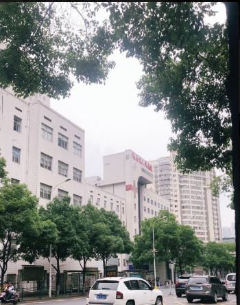 湖南省人民医院种牙价格表：价格表公开，单颗牙种植18，000元起，是否价格合