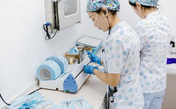 兰州牙齿矫正医院哪家实惠？学历正畸硕士擅长不拔牙矫正！