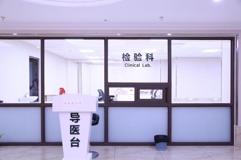 四川友谊医院整形美容科隆鼻项目价格表，专家介绍及价格表详析
