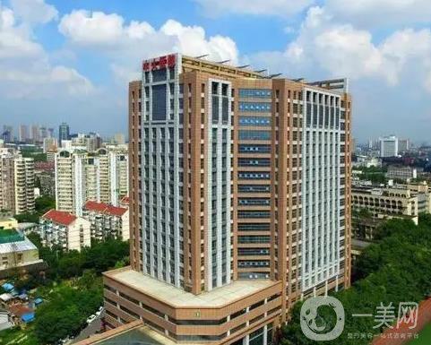 江苏省人民医院玻尿酸唇部填充手术价格表，求美案例分享，价格贵吗？