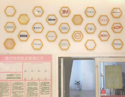 南宁隐形矫正医院哪家实惠？代育桐医生做牙齿矫正需要多钱