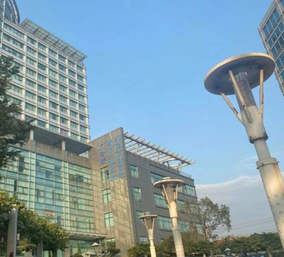 深圳牙齿种植整形医院推荐，深圳宝安区人民医院、马泷齿科实力领衔
