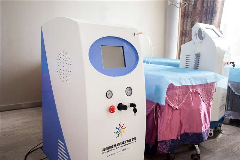 濮阳眼部整形收费价格表，做卧蚕失败修复：3373\眼修复：556起