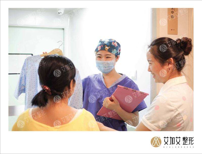 大连埋线去眼袋哪些整形医院好？2025好评榜单，值得推荐