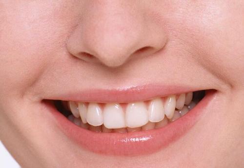选择全瓷牙修复缺损的门牙有危害吗