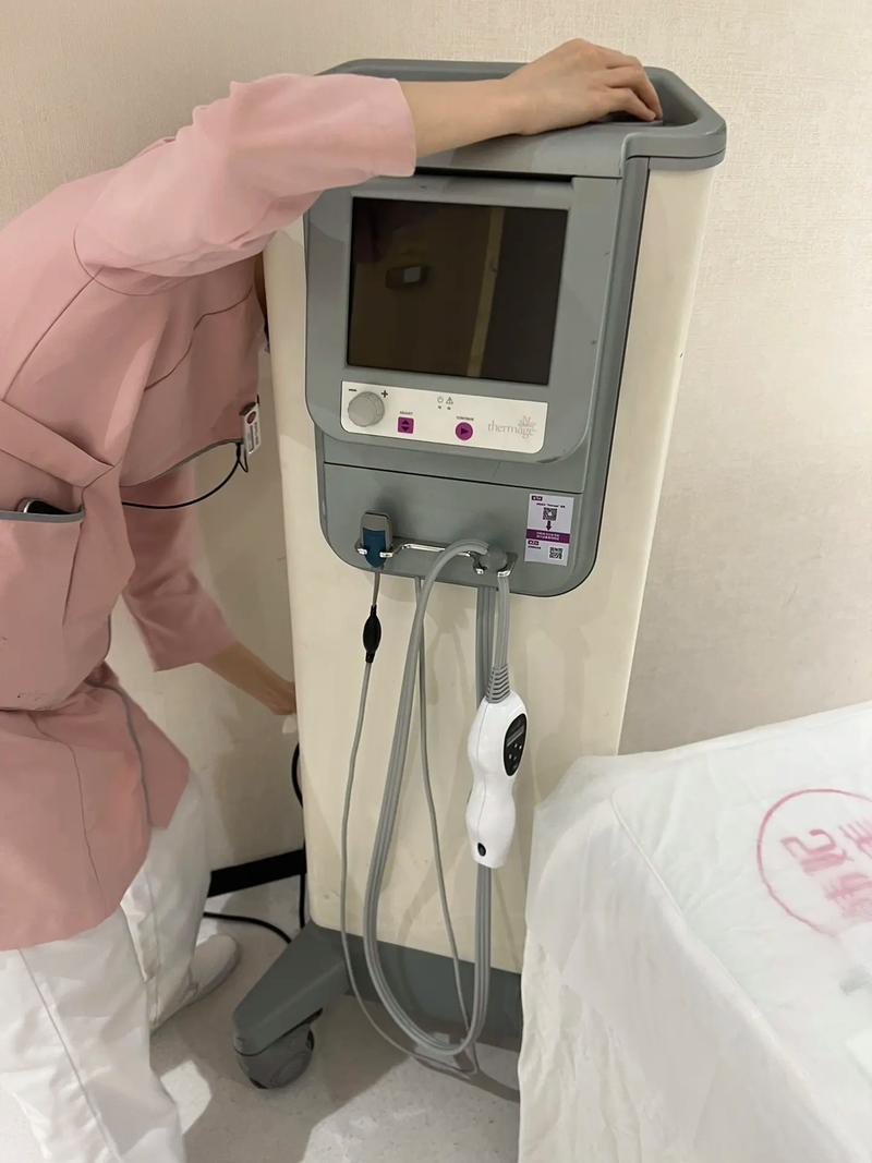 热玛吉面部颈部治疗价格表：价格贵吗？价目表及抗衰效果指南