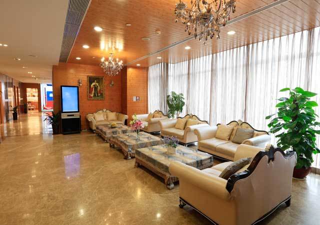 广州德伦口腔医院收费标准一览：牙齿矫正、美白等费用多少，价格表详细解析