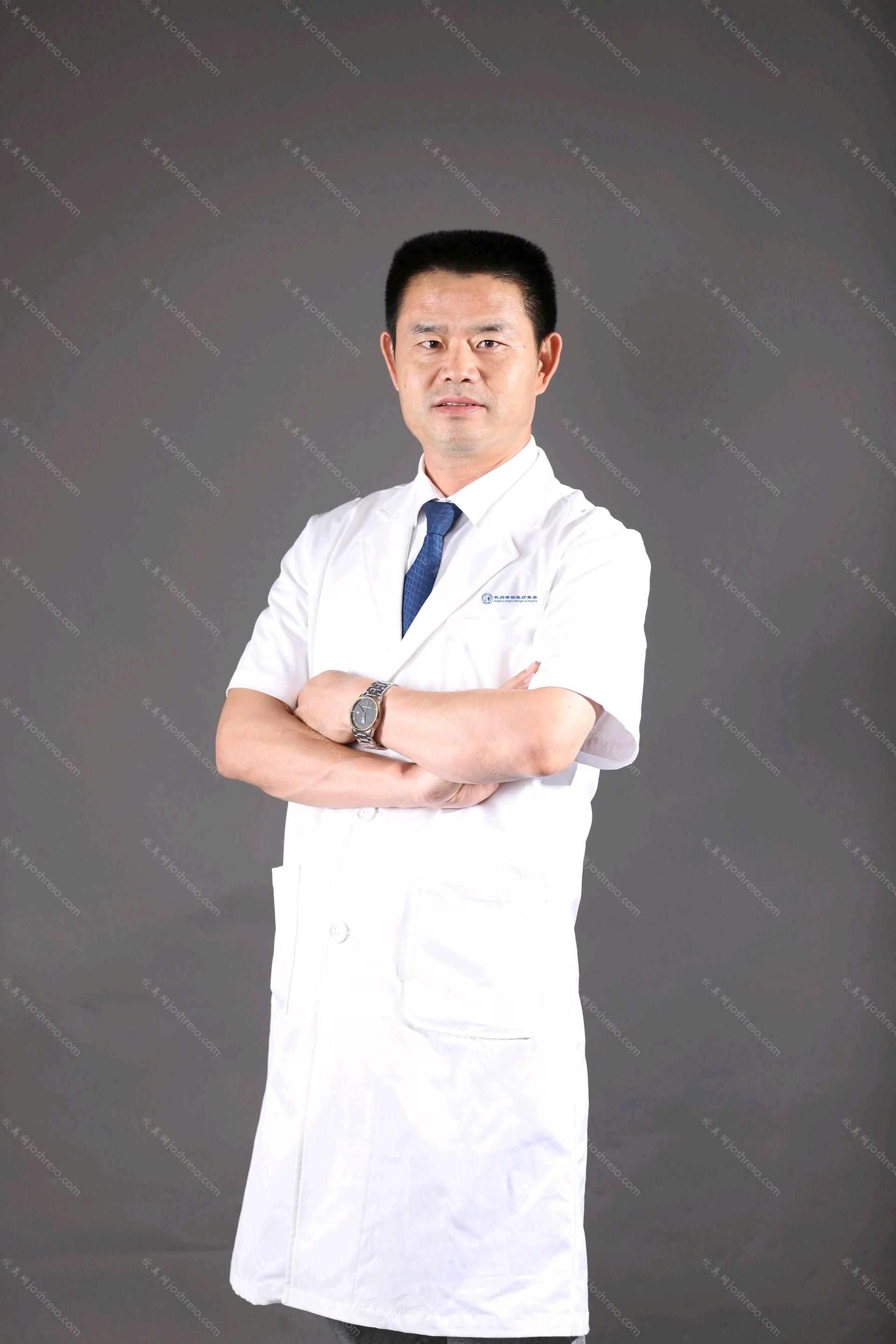 李保锴