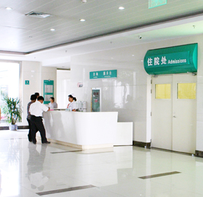 聊城市人民医院整形科眼袋手术价格表，价格合理吗？