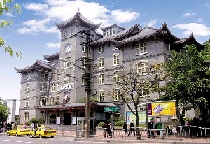 重庆中山医院医学美容科隆胸手术价格表一览，费用多少及是否值得探讨