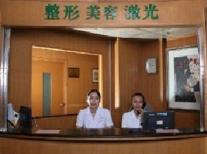 广州南方医院双眼皮手术费用解析：价格表一览及医生影响分析