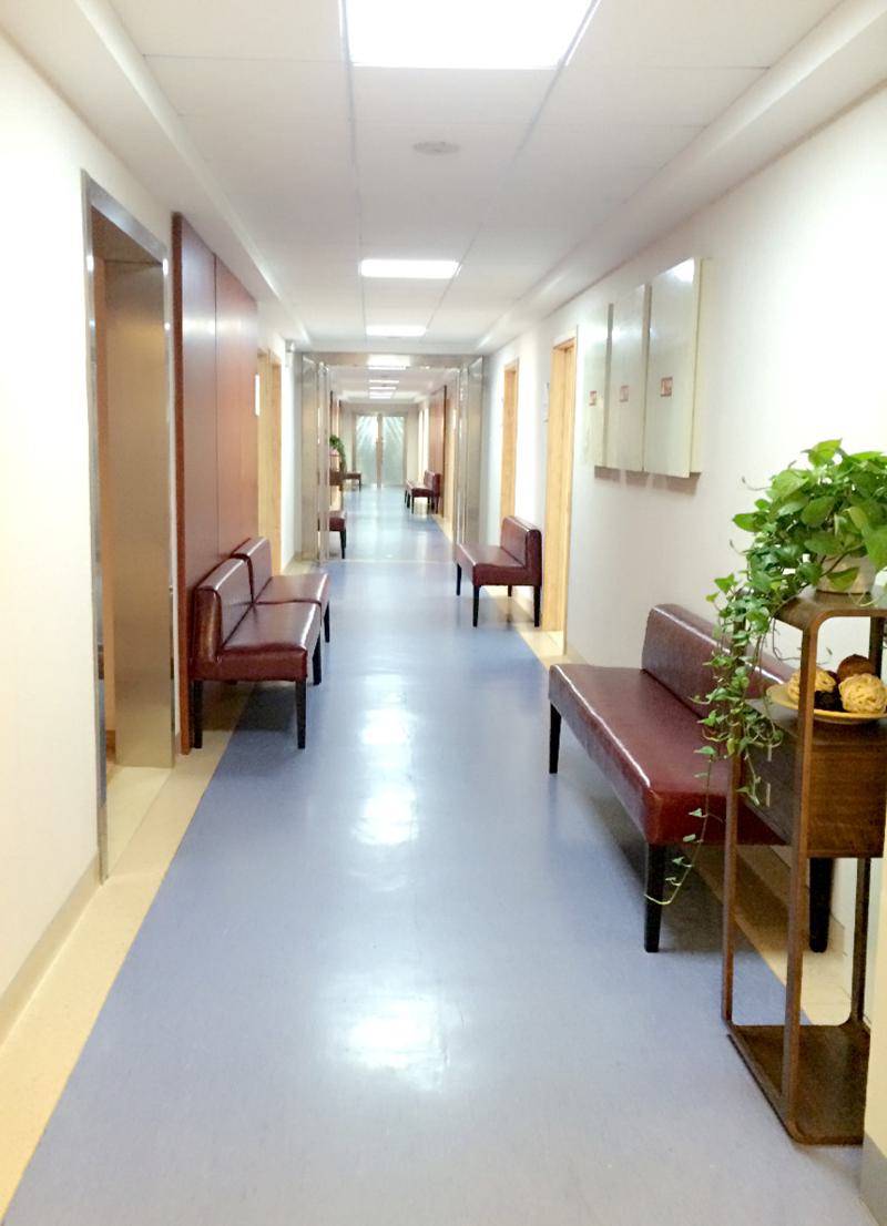 清华大学玉泉医院玻尿酸去鱼尾纹手术价格表，专家解析术后效果及案例分享