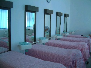 武汉市第三医院玻尿酸丰唇手术价格表，术后效果及医院实力解析