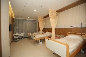北京沃尔医疗美容医院双眼皮手术价格表，多种手术方式价格表及专家点评