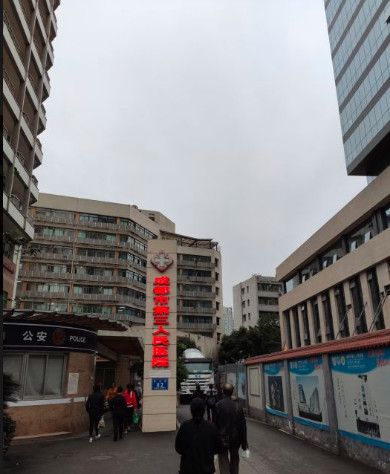 成都市第三人民医院口腔科种植牙价格表：单颗8500起-半口7万起-全口14万